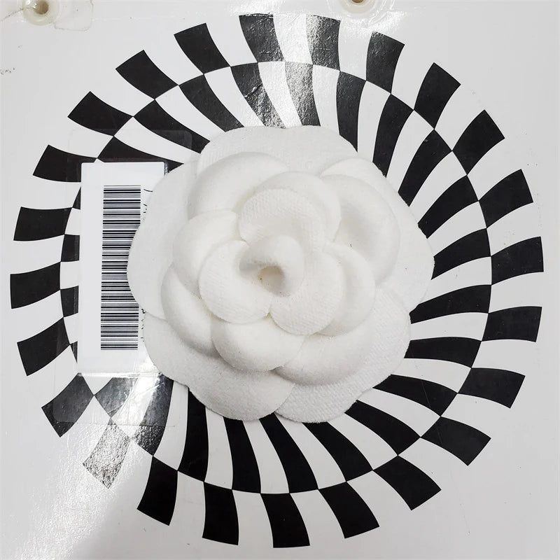 New Fabric Camellia Flower Brooch Pins Fashion Jewelry Cardigan Shirt Corsage Badge Luxulry Brooches for Women Accessories