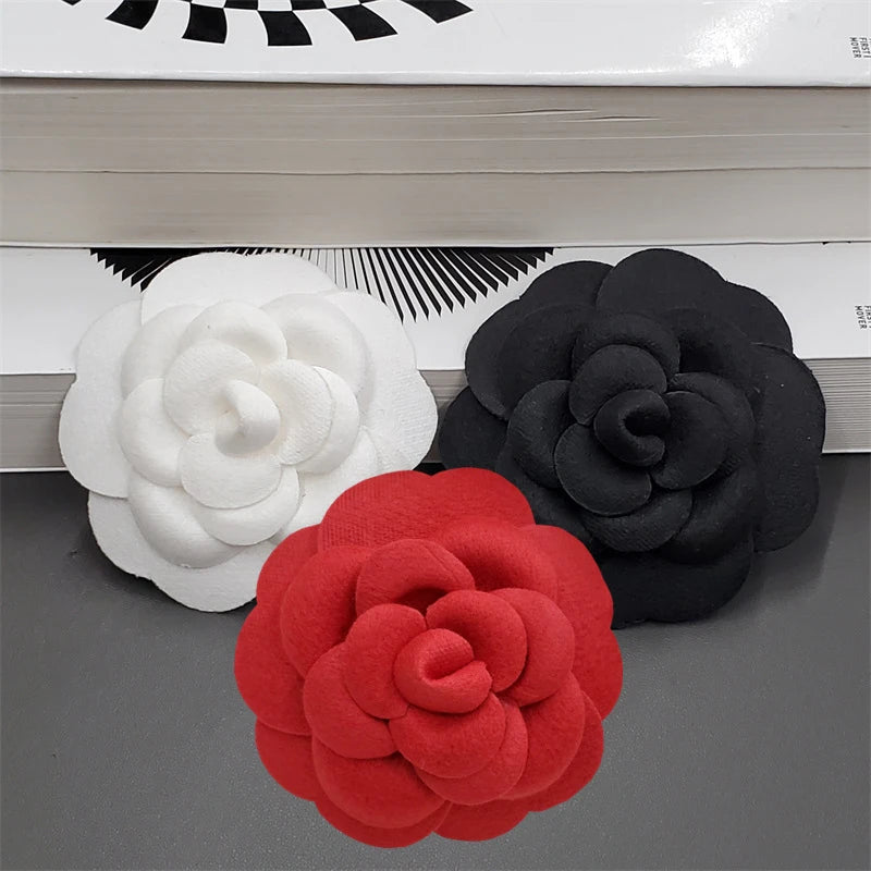 New Fabric Camellia Flower Brooch Pins Fashion Jewelry Cardigan Shirt Corsage Badge Luxulry Brooches for Women Accessories