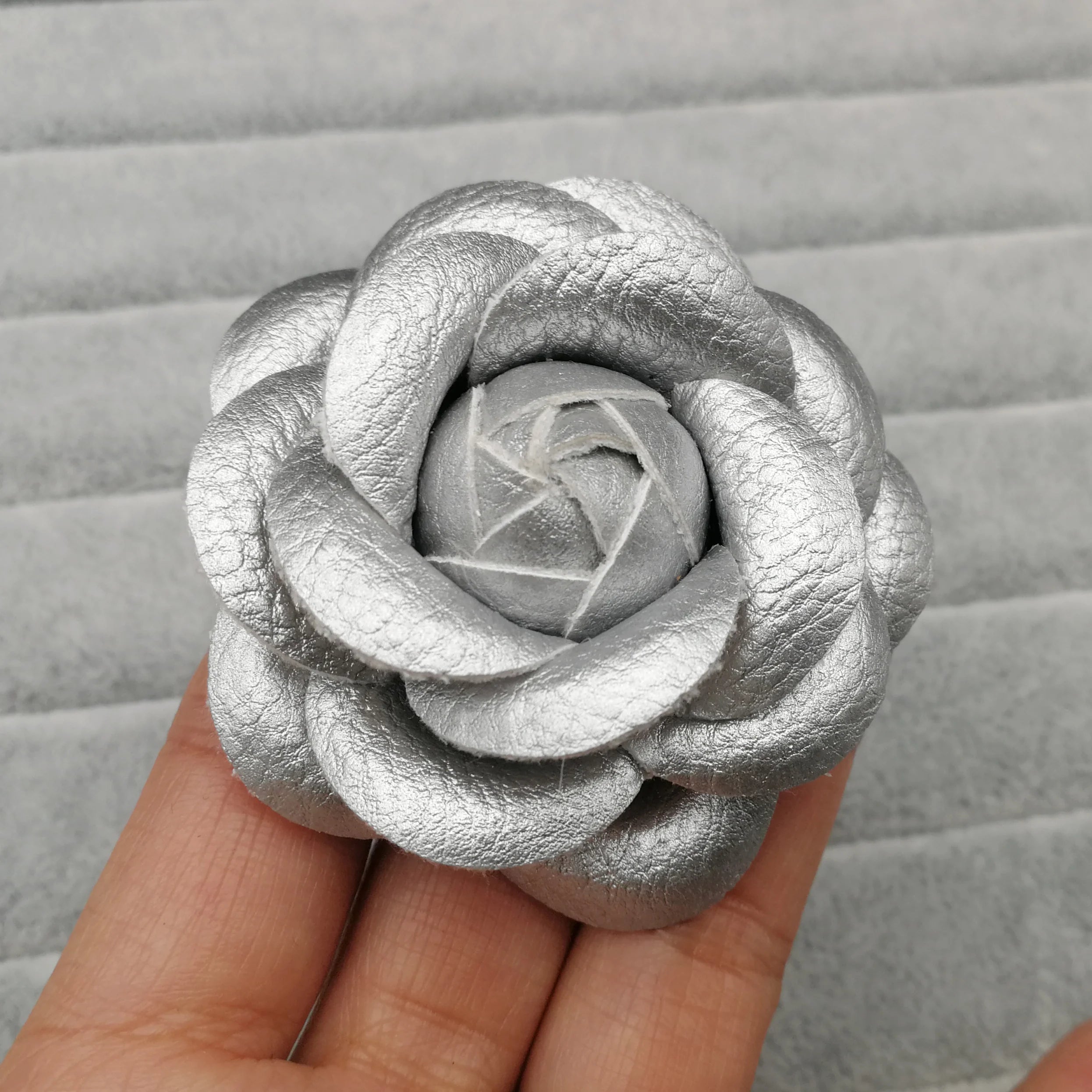 New Korean Handmade PU Leather Camellia Flower Brooches for Women Big Black White Brooch Pin Girls Gift Clothing Accessories