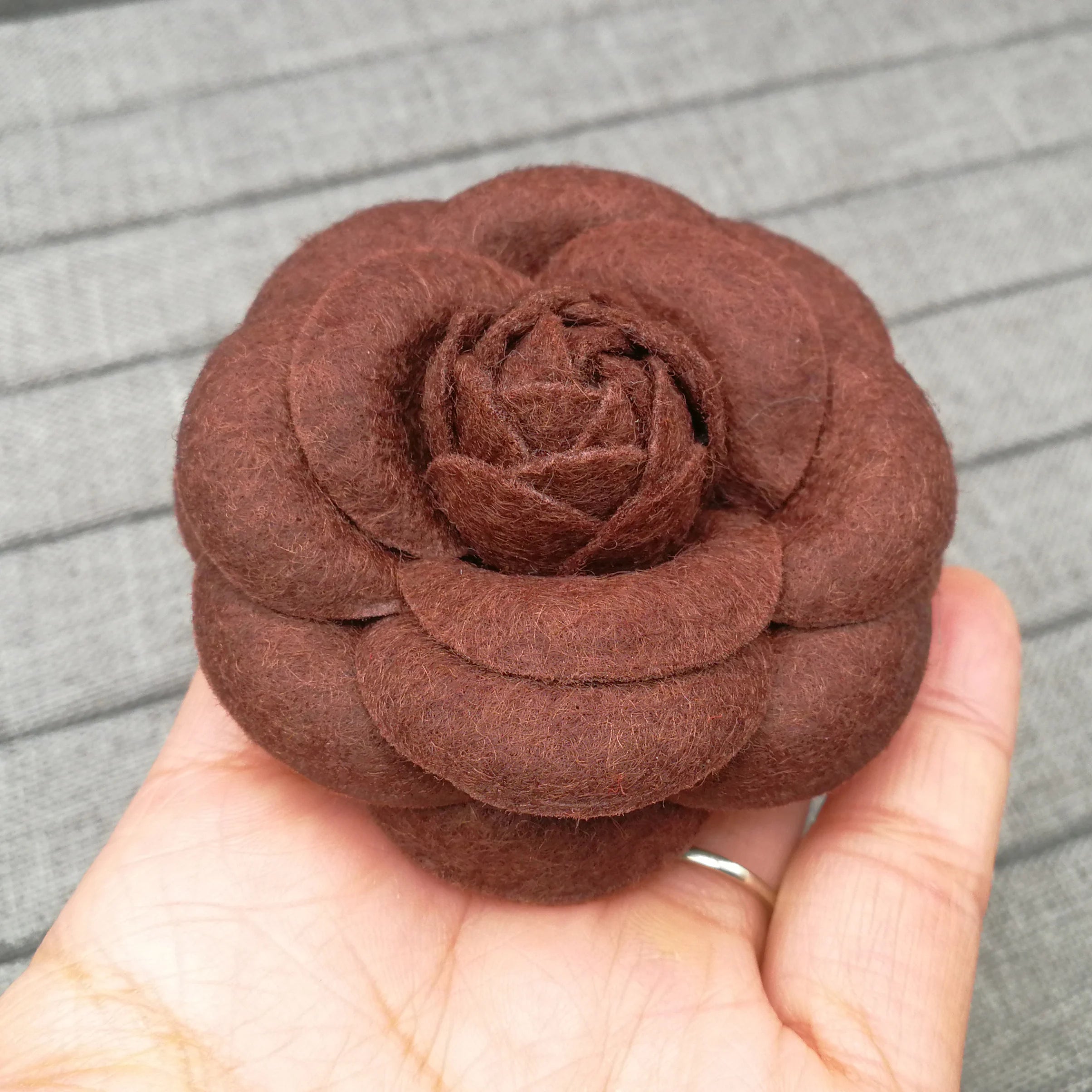 New Korean Handmade PU Leather Camellia Flower Brooches for Women Big Black White Brooch Pin Girls Gift Clothing Accessories