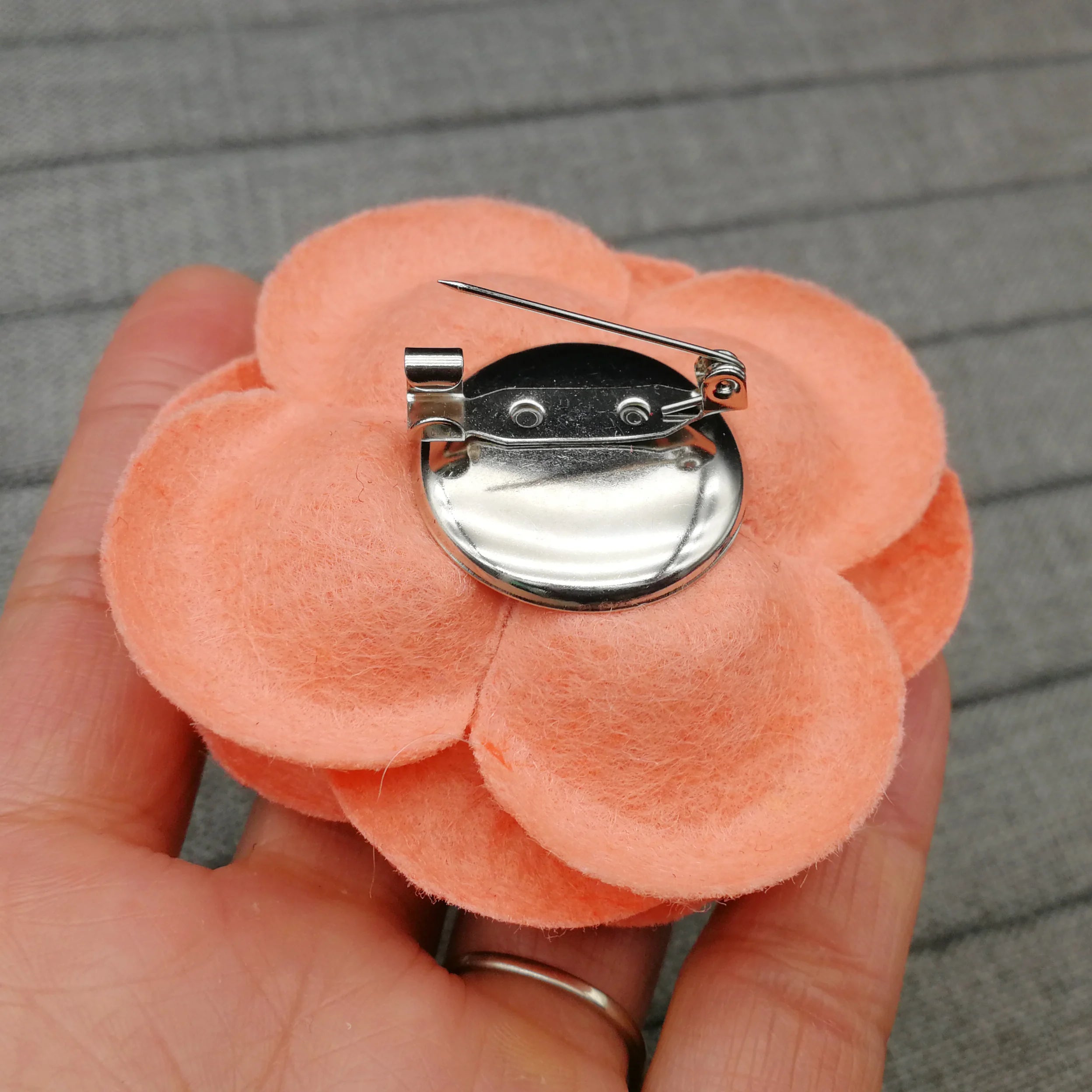 Luxury Big Brooches for Woman Scarves Buckle Pin Cloth Art Fabric Flower Brooch Fashion Clothing Jewelry Accessories Girls Gifts