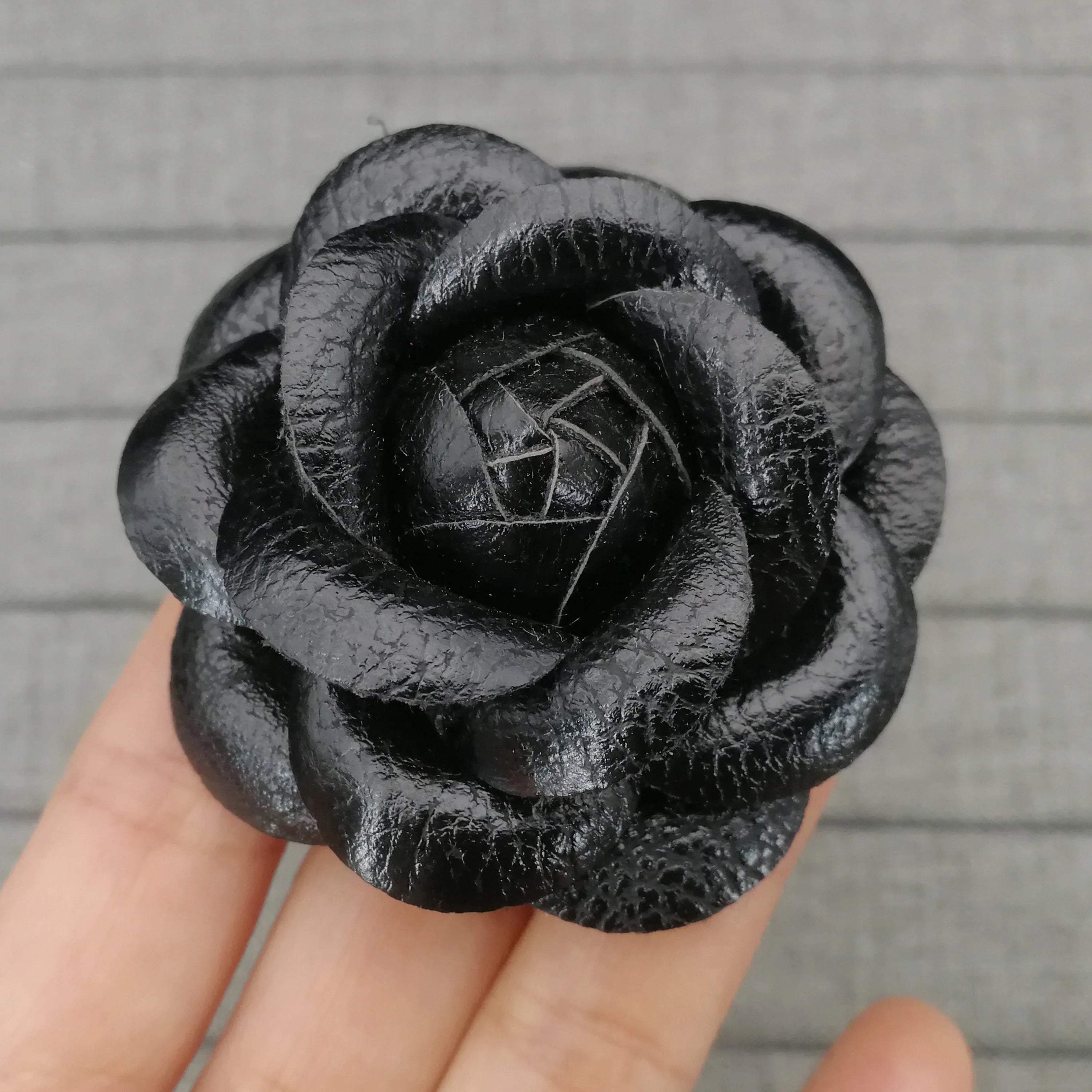 Black White Genuine Leather Camellia Flower Bow Brooches for Woman Big Size Ribbon Bowknot Brooch Pins Dress Shirt Accessories