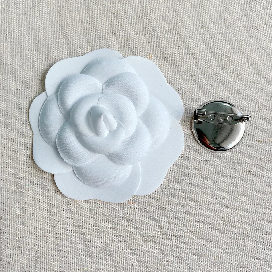 New Fabric Camellia Flower Brooch Pins Fashion Jewelry Cardigan Shirt Corsage Badge Luxulry Brooches for Women Accessories