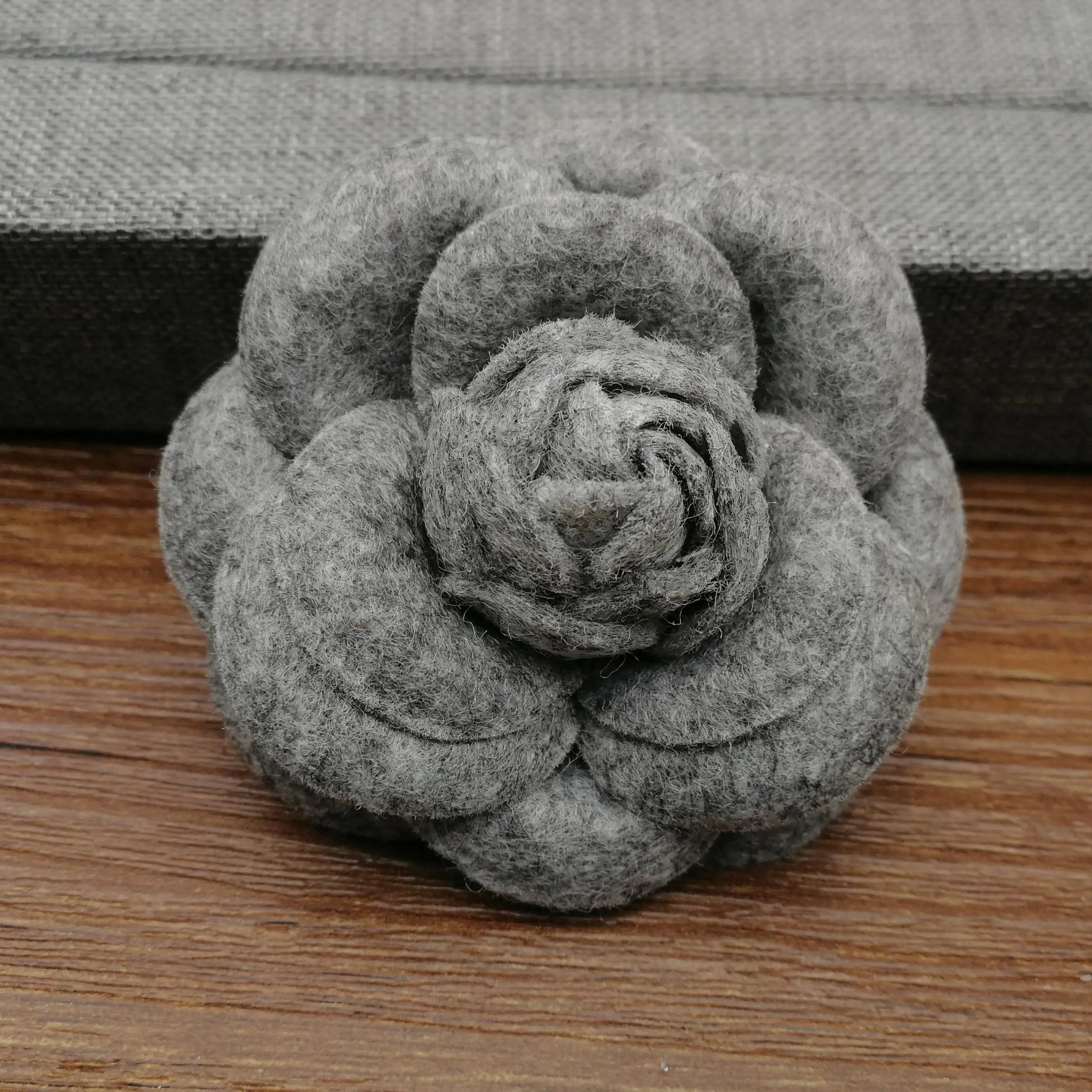 Big Fabric Camellia Brooch Luxury Imitation Wool Pin Brooches for Women Fashion Clothes Corsage Jewelry Accessories Wholesale