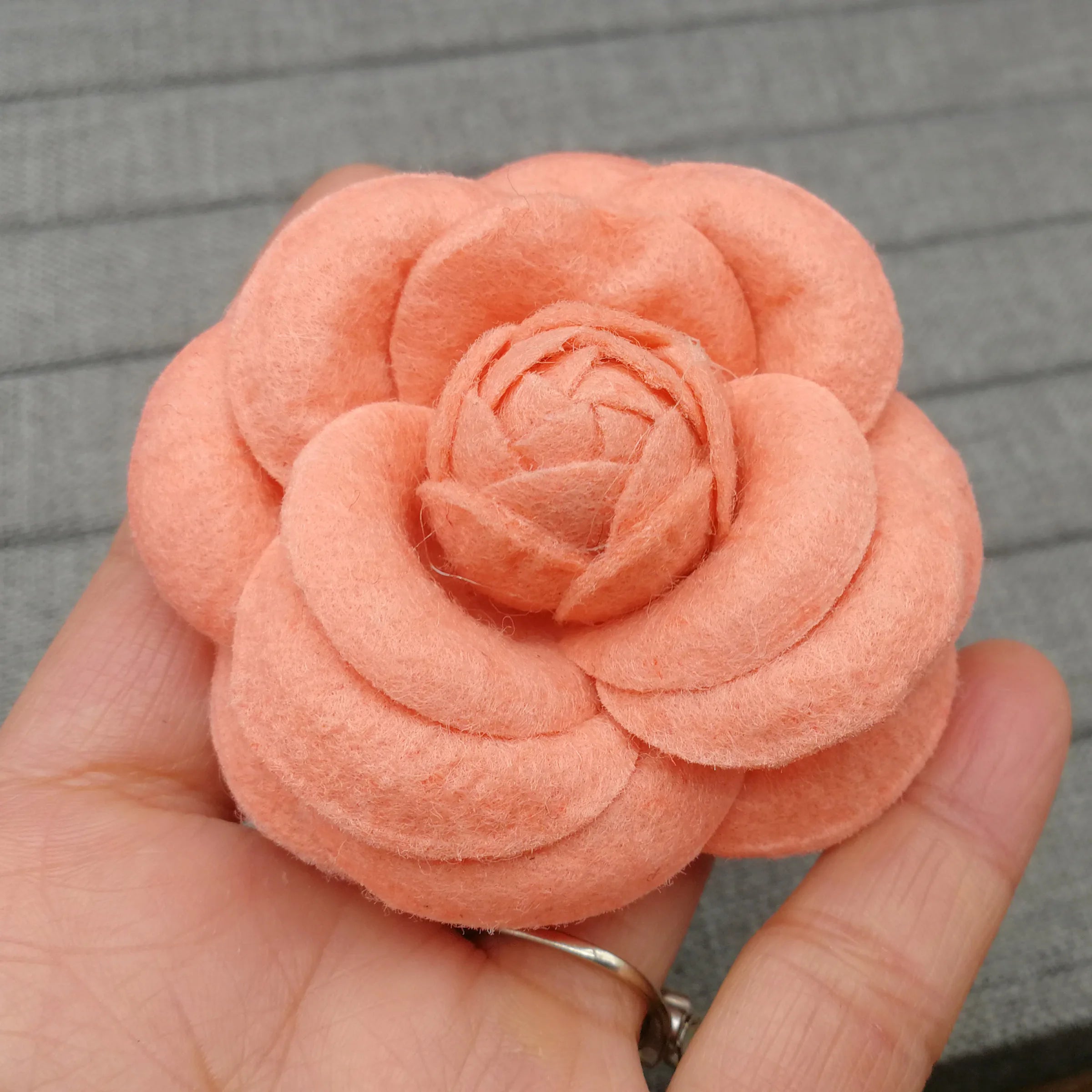 Luxury Brand Imitated Leather Camellia Fabric Flower Pin Brooch Hand-Made Black White Flower White Flower Rose Brooch Pin Gifts