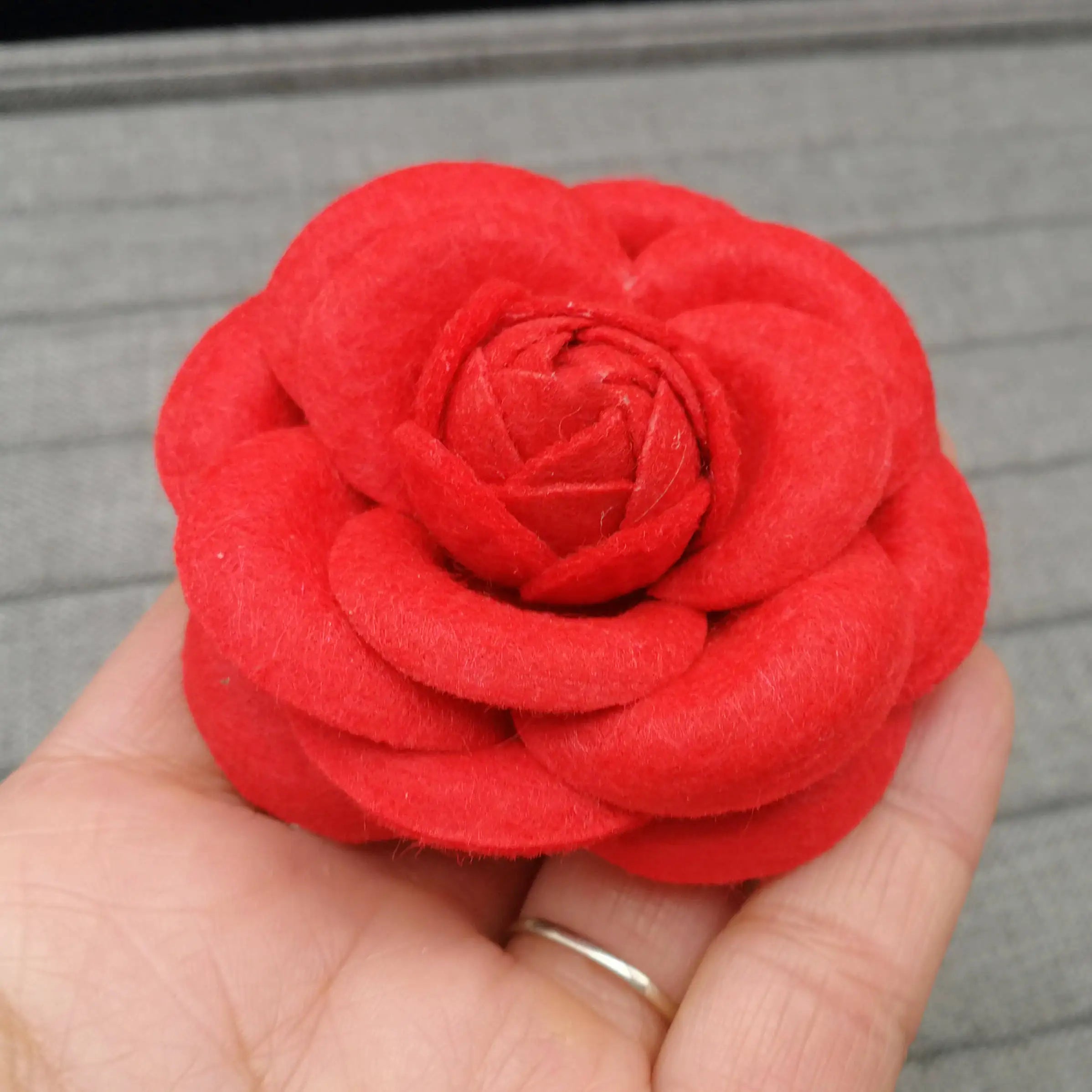 Luxury Big Brooches for Woman Scarves Buckle Pin Cloth Art Fabric Flower Brooch Fashion Clothing Jewelry Accessories Girls Gifts